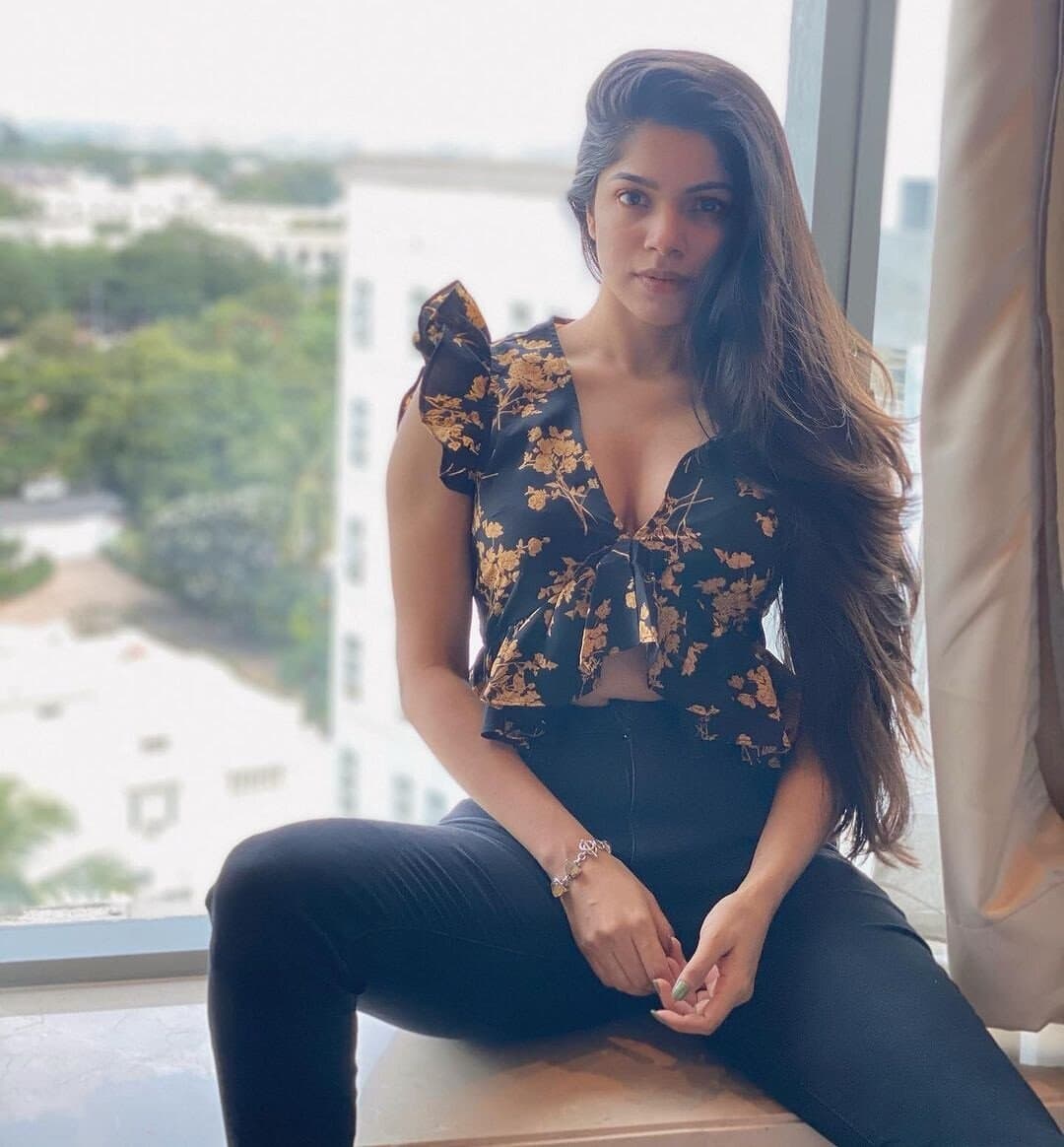 Easy booking process for Udaipur escort services.